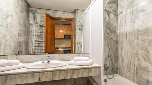 a bathroom with a sink and a shower at Be Smart Florida Plaza in Puerto de la Cruz