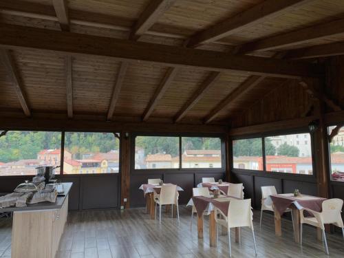 B&B L’antico Rudereにあるレストランまたは飲食店