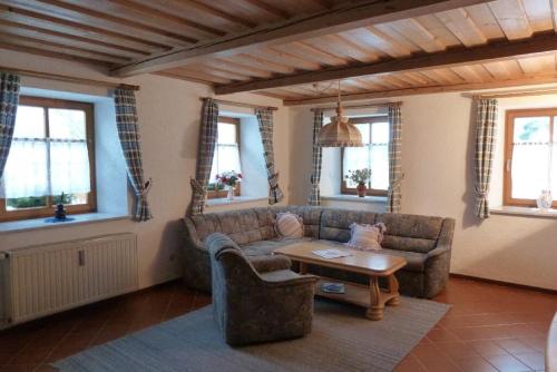 a living room with a couch and a table at Appartementhaus Osserblick in Lohberg