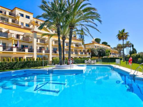 Apto situado a 20 metros de la playa con 3 piscinas, wifi 1000Mbs