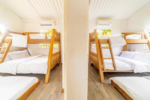 a group of bunk beds in a room at Quinta del Mar El Paraiso in Tolú