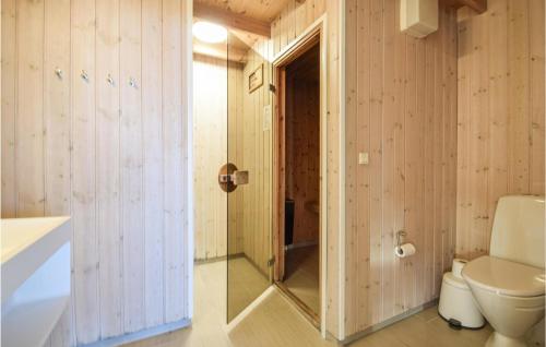 SønderbyにあるAwesome Home In Juelsminde With 4 Bedrooms, Sauna And Wifiのギャラリーの写真