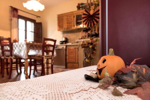 a halloween pumpkin sitting on a table in a kitchen at Casa Sirio in Palaia