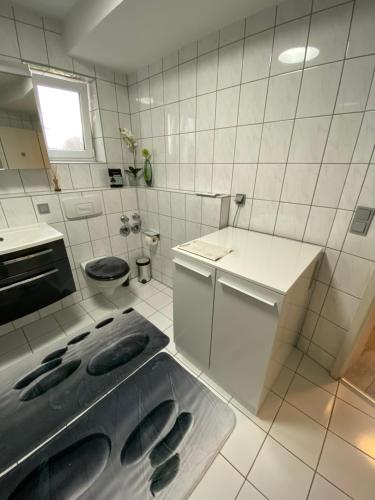 Kylpyhuone majoituspaikassa Luxus Appartement Brühlervorstadt Erfurt