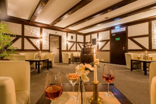 a restaurant with wine glasses on a table at Waldhotel Schäferberg in Espenau