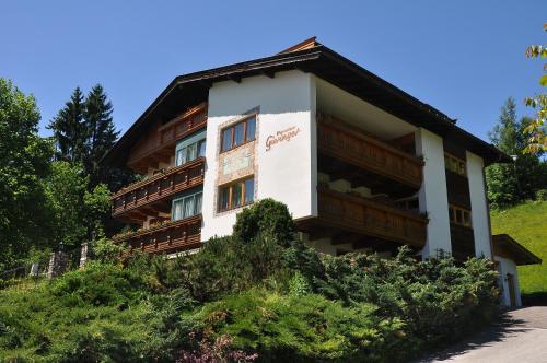 O edifício em que a casa de hóspedes se localiza