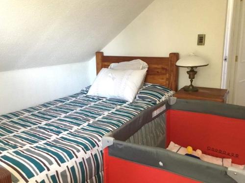 a bedroom with a bed with a red and blue at habitaciones exclusivas in Curicó