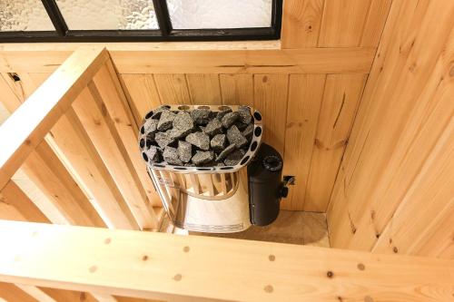 an overhead view of a kitchen in a tiny house at Docking Hotel in Gimpo