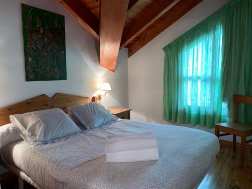 A bed or beds in a room at BPIRINEOS-Estós