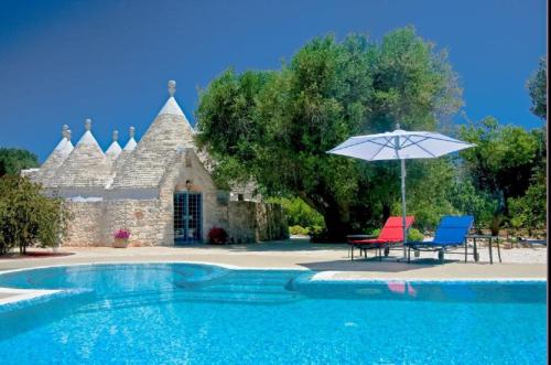 Piscina di Trulli Stella, Mimosa & Porta Blu - 3 individual Luxury Trulli Villas with private pools and gardens o nelle vicinanze