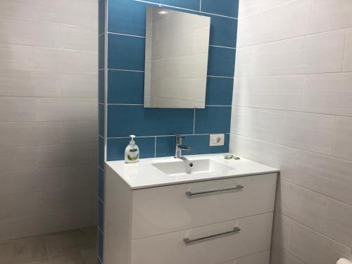 a bathroom with a sink and a mirror at Apartamento Nicole Los Gigantes in Puerto de Santiago