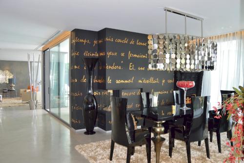 MODERN DESIGNER VILLA 34121743 DIRECT SEAFRONT LOS MONTEROS ...