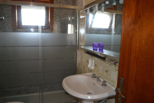 Ένα μπάνιο στο Appartamento 8 pax vicino spiaggia