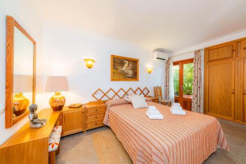 A bed or beds in a room at Margarita