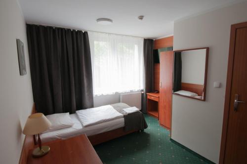 Ένα ή περισσότερα κρεβάτια σε δωμάτιο στο Hotel Biały