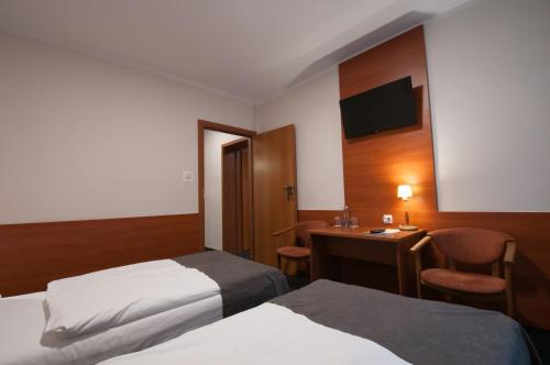 Ένα ή περισσότερα κρεβάτια σε δωμάτιο στο Hotel Biały