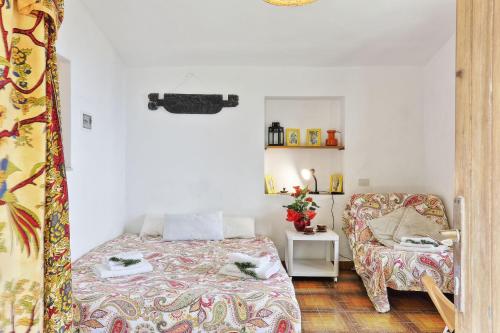 A bed or beds in a room at Studio La Gorgona