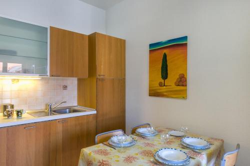 a kitchen with a table with plates on it at Appartamento Daniela Fetovaia in Campo nell'Elba