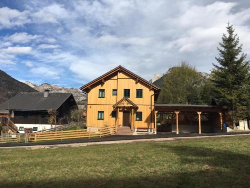 a large wooden building with a gazebo at Ausseer Chalet (nahe Hallstatt), Appartements in Bad Aussee