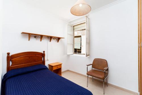A bed or beds in a room at Luminoso apartamento en Cadiz