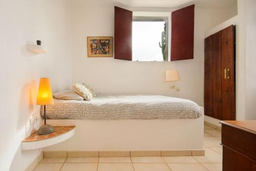Krevet ili kreveti u jedinici u okviru objekta La Bodega - House on volcano with a piano