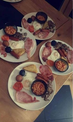 four plates of food on a wooden table at Clare Street B&B in Nenagh