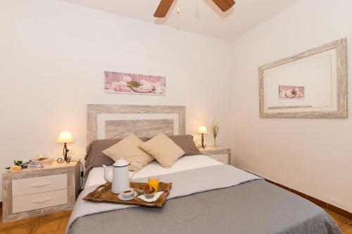מיטה או מיטות בחדר ב-Apartamento en Cala Galdana