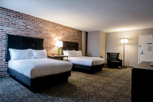 a hotel room with two beds and a brick wall at Holiday Inn Hotel French Quarter-Chateau Lemoyne by IHG in New Orleans