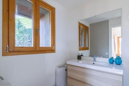 Kúpeľňa v ubytovaní Fantástica casa de diseño en Alp