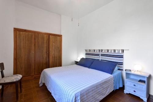 Una cama o camas en una habitación de Casa Vacanze Osala