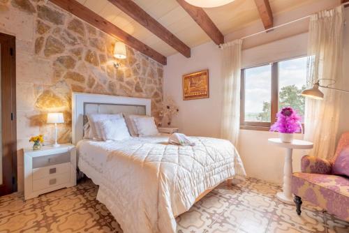 Ένα ή περισσότερα κρεβάτια σε δωμάτιο στο Son Draguet