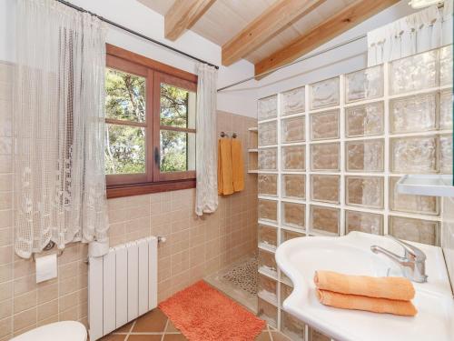 a bathroom with a sink and a shower at Es Romaní in Cala Ratjada