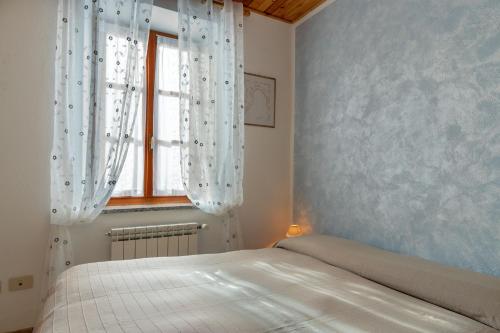 Una cama o camas en una habitación de Simona