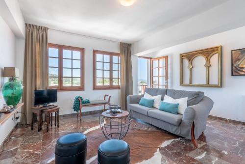 a living room with a couch and a tv at Bennassar 2 in Felanitx