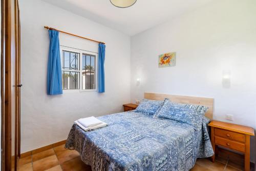 Postel nebo postele na pokoji v ubytování Casa Carlos con Piscina Privada en Conil