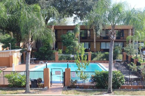 Hồ bơi trong/gần Tampa Inn Near Busch Gardens