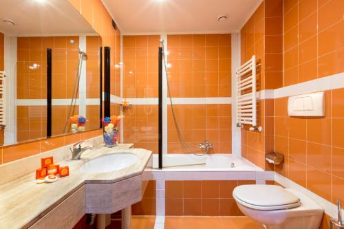 Ένα μπάνιο στο Hotel Tivoli