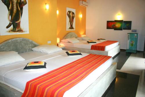 Una cama o camas en una habitación de Hotel Flower Garden