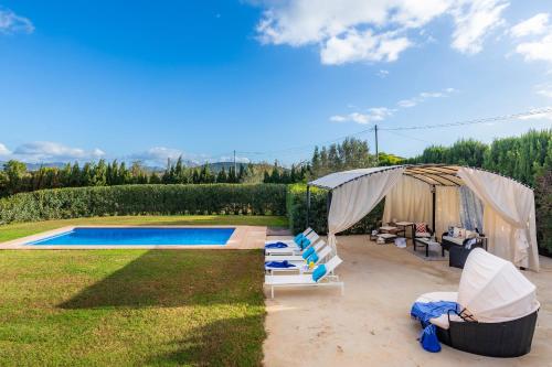 Piscina en o búsqueda de Finca Luz