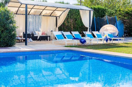 Piscina en o búsqueda de Finca Luz