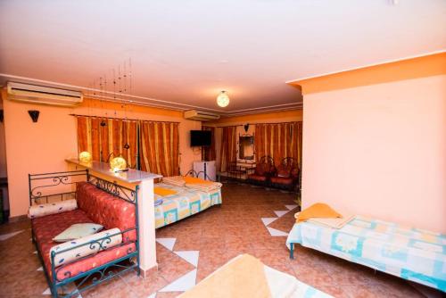 Postel nebo postele na pokoji v ubytování La Reine Dahab Hotel