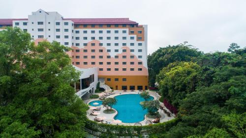 Вид на бассейн в The Heritage Chiang Rai Hotel and Convention - SHA Extra Plus или окрестностях
