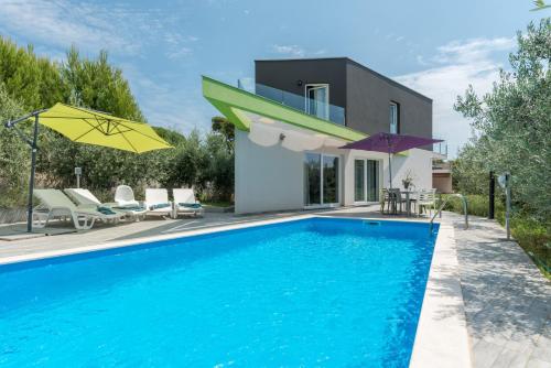 Luxury villa Nika with pool near the beach, extra pool heating available