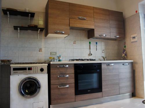 A kitchen or kitchenette at Casa Vacanze Cayohouse