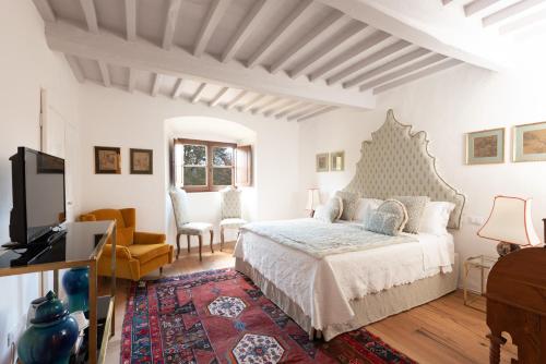 Un pat sau paturi într-o cameră la Castello Di Meleto