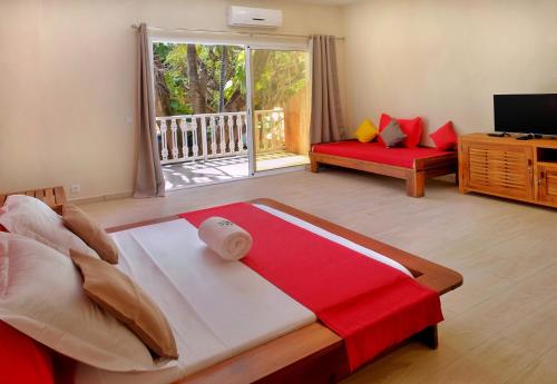 Ένα ή περισσότερα κρεβάτια σε δωμάτιο στο Hôtel Sarimanok