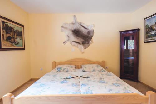 a bedroom with a bed with a fish on the wall at APARTMENTS ROGLA LUKANJA 1 in Oplotnica