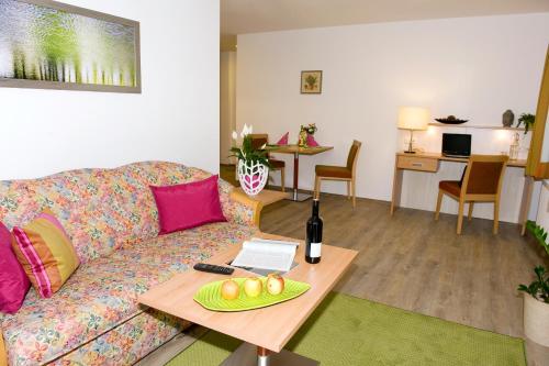 A seating area at Ferienwohnungen - Boarding Wohnungen Sonnenhof