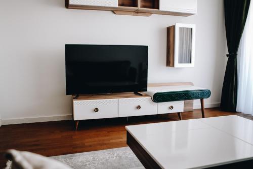 TV o dispositivi per l'intrattenimento presso Sarajevo Waves Aparthotel