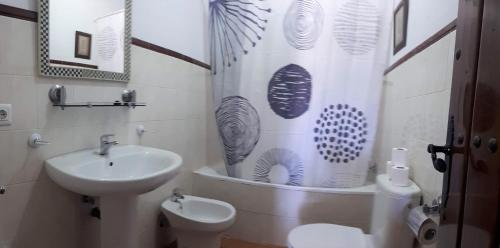 A bathroom at Las Casitas de los Cano